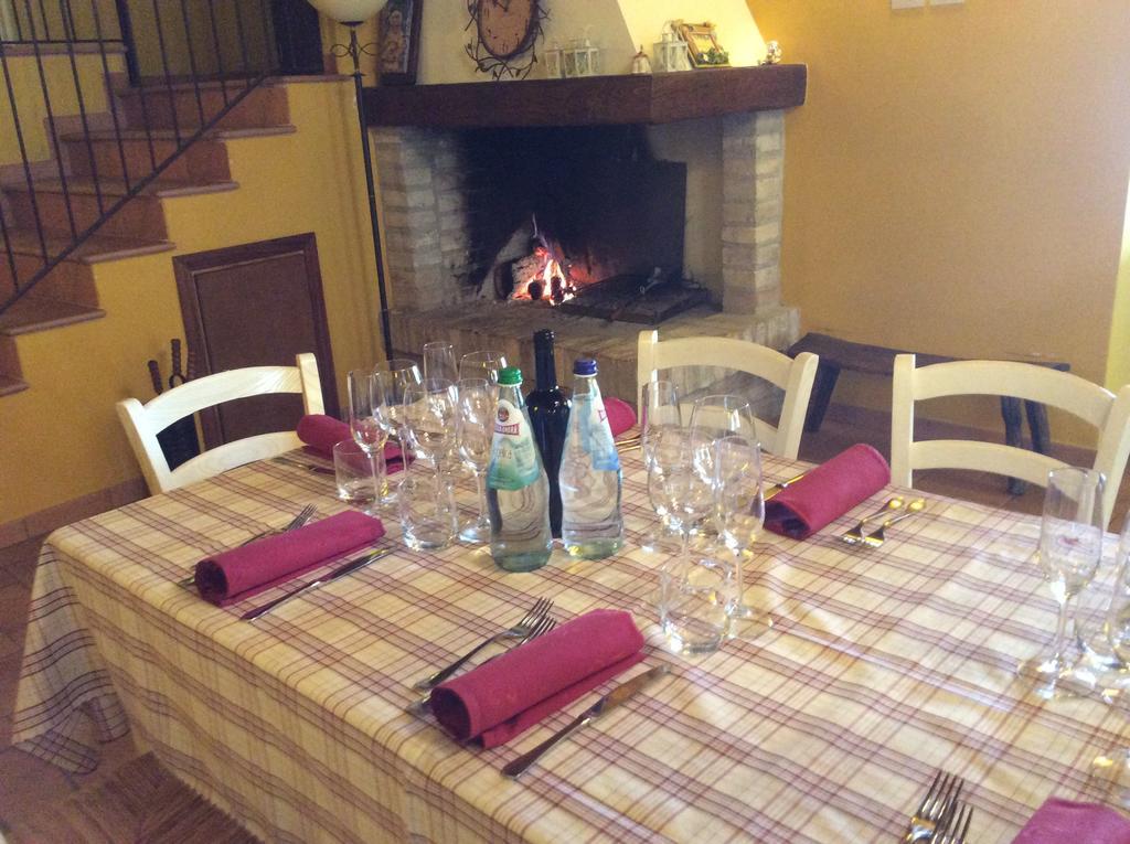 Agriturismo Le Vigne Foligno Bagian luar foto