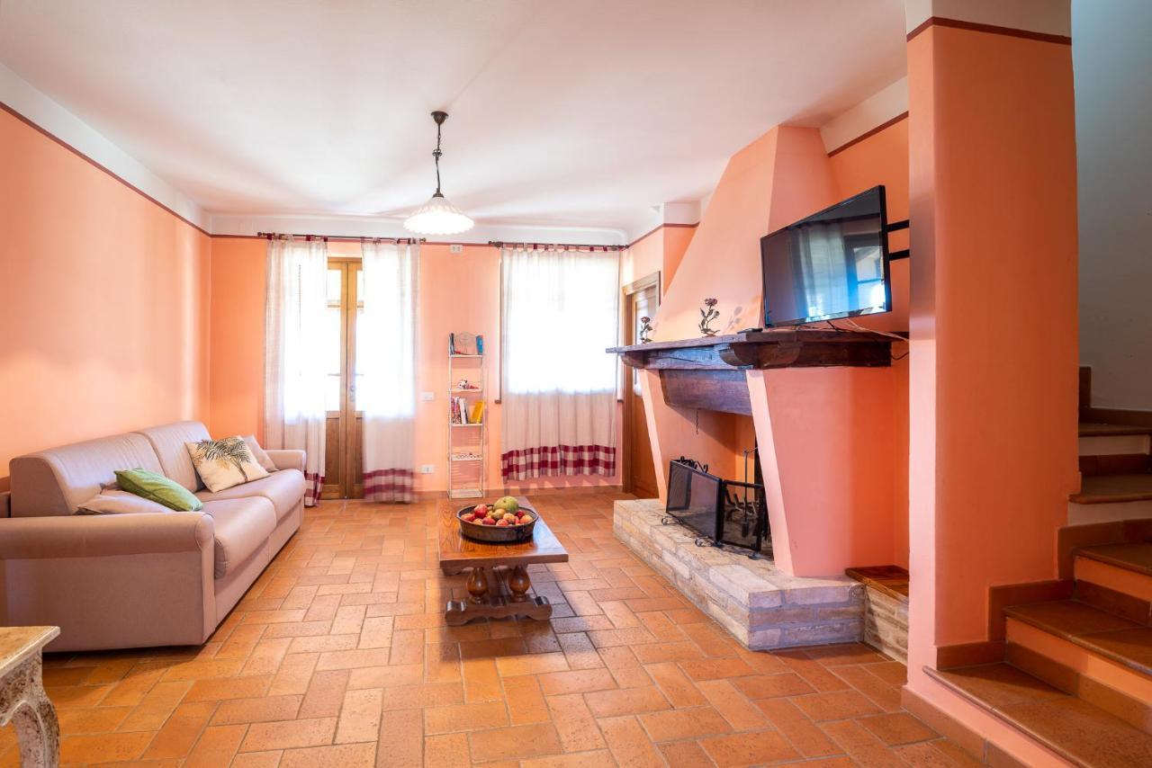 Agriturismo Le Vigne Foligno Bagian luar foto