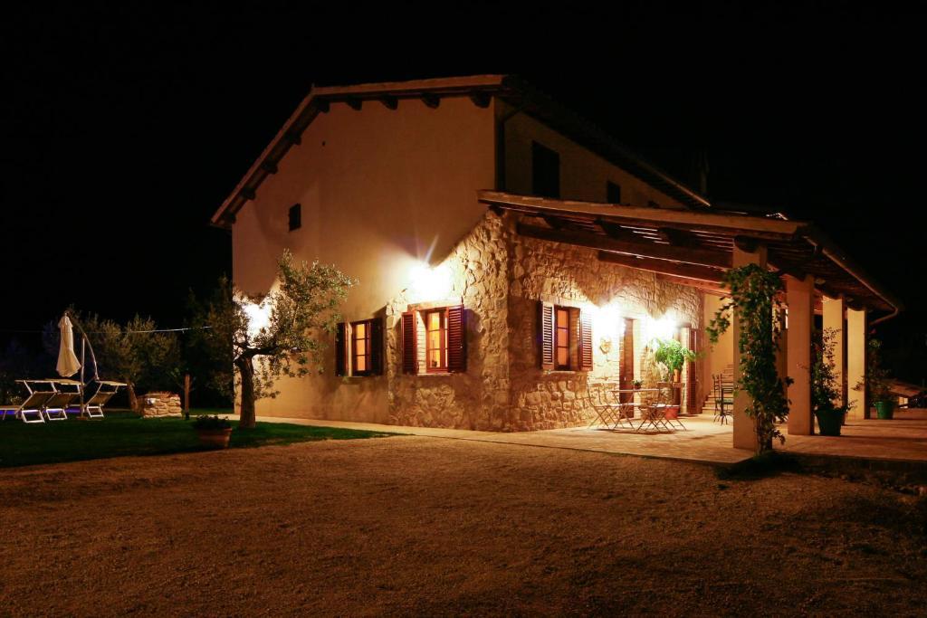 Agriturismo Le Vigne Foligno Bagian luar foto